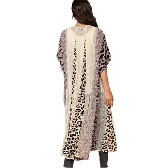 Gigi O Long Animal Print and Lace Kimono - Picture 3 of 8